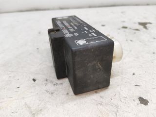 bontott VW GOLF IV Hűtőventilátor Relé