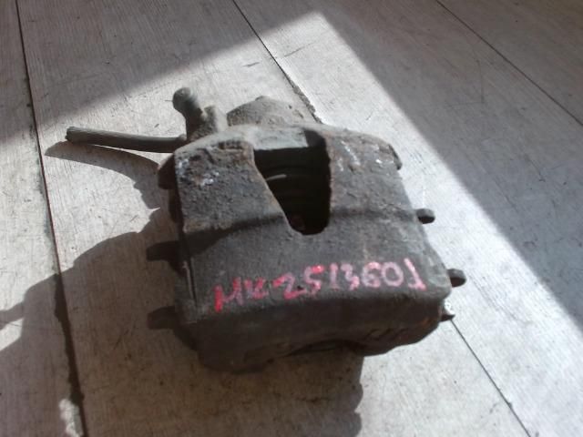 bontott VW GOLF IV Jobb első Féknyereg Munkahengerrel