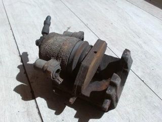 bontott VW GOLF IV Jobb első Féknyereg Munkahengerrel