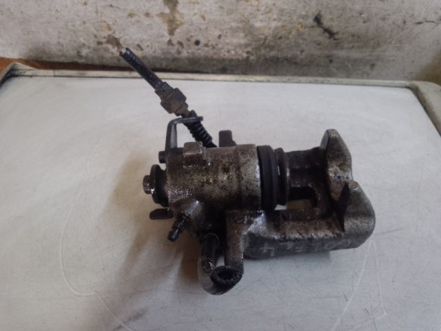 bontott VW GOLF IV Jobb hátsó Féknyereg Munkahengerrel