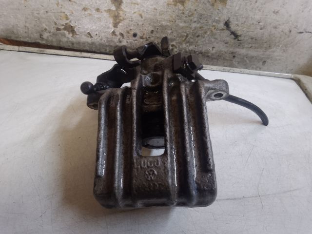 bontott VW GOLF IV Jobb hátsó Féknyereg Munkahengerrel