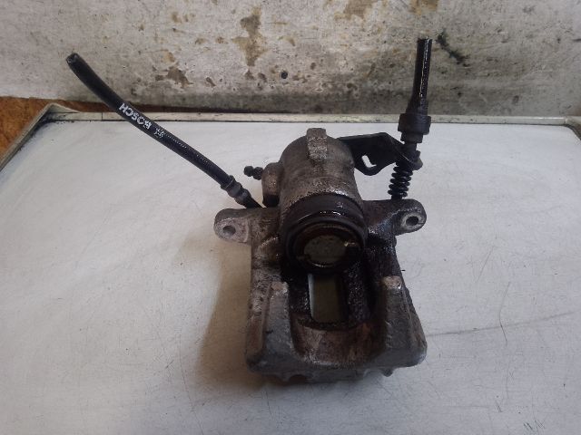 bontott VW GOLF IV Jobb hátsó Féknyereg Munkahengerrel