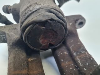 bontott VW GOLF IV Jobb hátsó Féknyereg Munkahengerrel