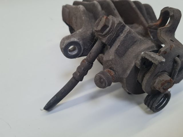 bontott VW GOLF IV Jobb hátsó Féknyereg Munkahengerrel