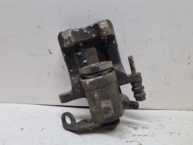 bontott VW GOLF IV Jobb hátsó Féknyereg Munkahengerrel