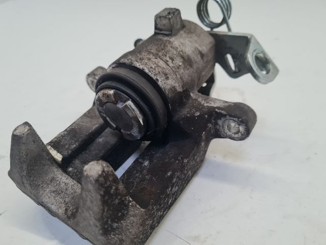 bontott VW GOLF IV Jobb hátsó Féknyereg Munkahengerrel