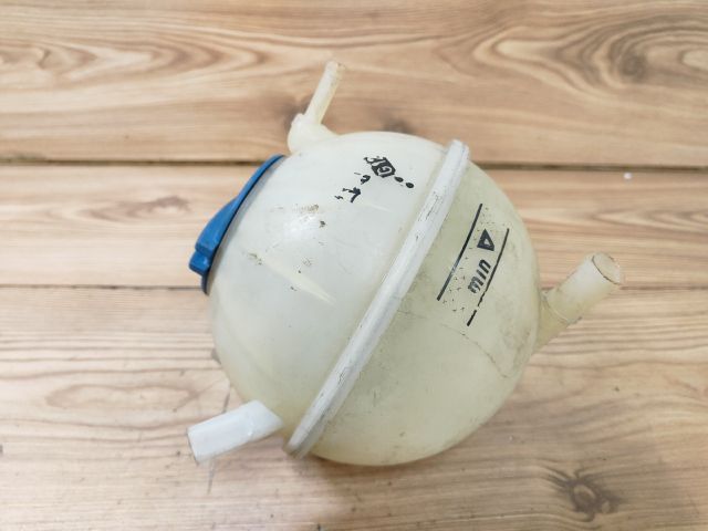 bontott VW GOLF IV Kiegyenlítő Tartály