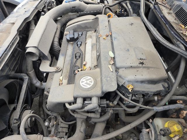 bontott VW GOLF IV Motor (Fűzött blokk hengerfejjel)