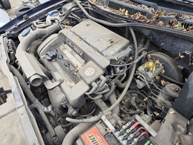 bontott VW GOLF IV Motor (Fűzött blokk hengerfejjel)