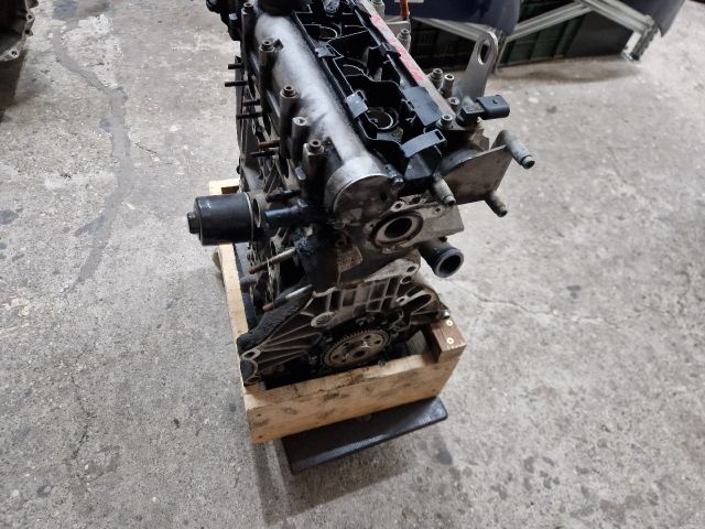 bontott VW GOLF IV Motor (Fűzött blokk hengerfejjel)