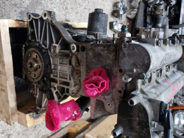 bontott VW GOLF IV Motor (Fűzött blokk hengerfejjel)