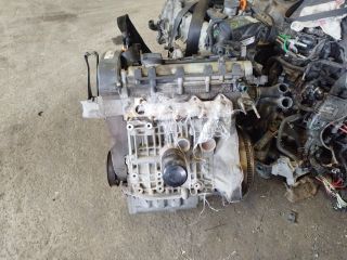 bontott VW GOLF IV Motor (Fűzött blokk hengerfejjel)