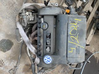 bontott VW GOLF IV Motor (Fűzött blokk hengerfejjel)