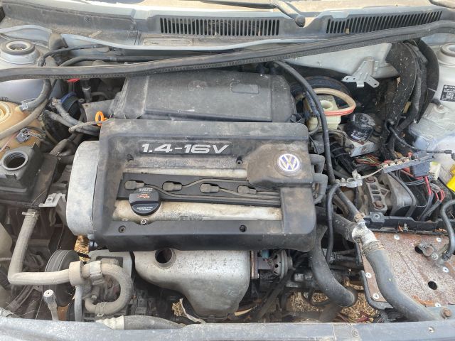 bontott VW GOLF IV Motor (Fűzött blokk hengerfejjel)