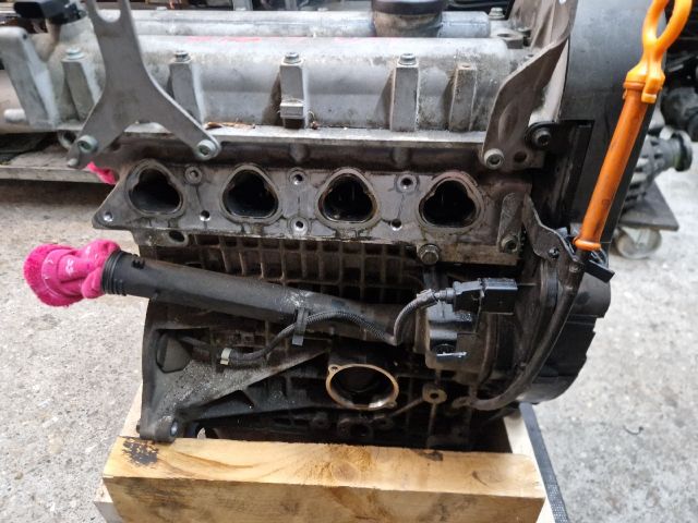 bontott VW GOLF IV Motor (Fűzött blokk hengerfejjel)