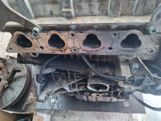 bontott VW GOLF IV Motor (Fűzött blokk hengerfejjel)