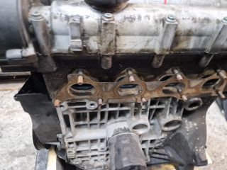 bontott VW GOLF IV Motor (Fűzött blokk hengerfejjel)