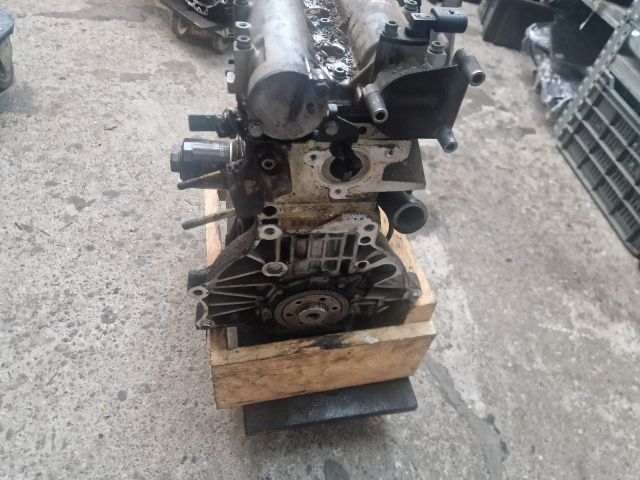 bontott VW GOLF IV Motor (Fűzött blokk hengerfejjel)