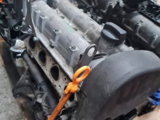 bontott VW GOLF IV Motor (Fűzött blokk hengerfejjel)