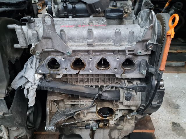 bontott VW GOLF IV Motor (Fűzött blokk hengerfejjel)