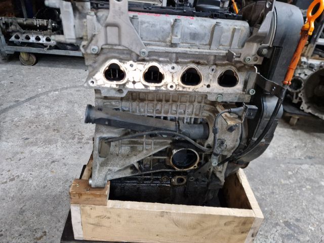bontott VW GOLF IV Motor (Fűzött blokk hengerfejjel)
