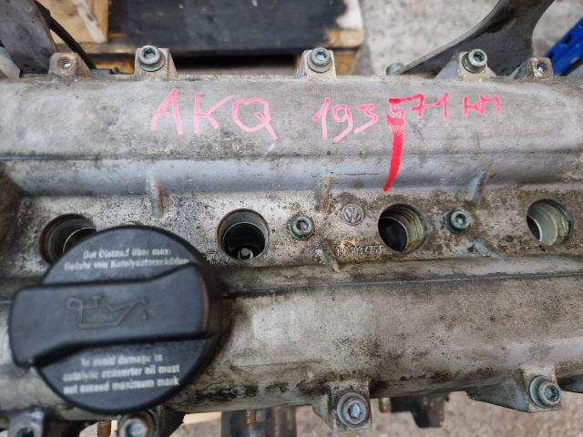 bontott VW GOLF IV Motor (Fűzött blokk hengerfejjel)