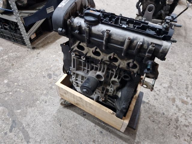 bontott VW GOLF IV Motor (Fűzött blokk hengerfejjel)