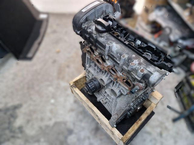 bontott VW GOLF IV Motor (Fűzött blokk hengerfejjel)