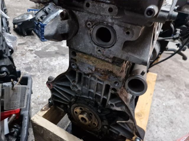 bontott VW GOLF IV Motor (Fűzött blokk hengerfejjel)