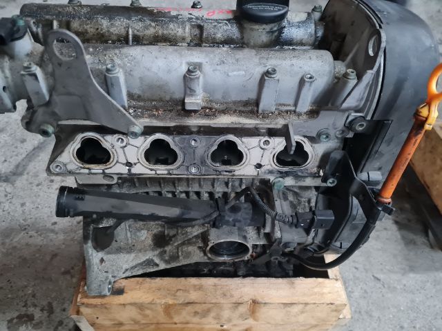 bontott VW GOLF IV Motor (Fűzött blokk hengerfejjel)