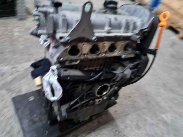 bontott VW GOLF IV Motor (Fűzött blokk hengerfejjel)