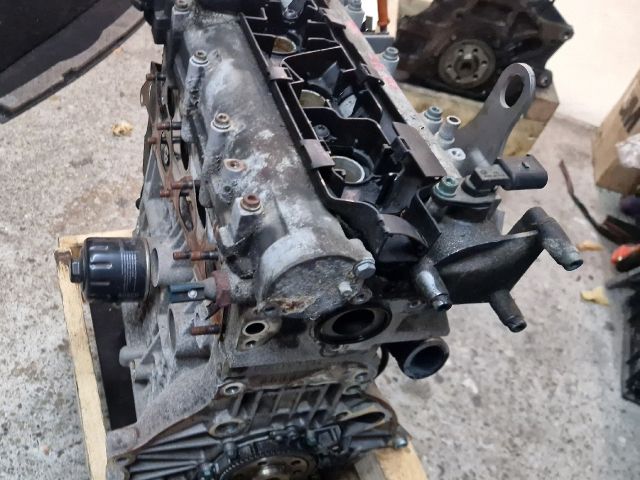 bontott VW GOLF IV Motor (Fűzött blokk hengerfejjel)