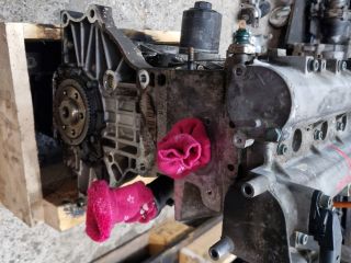 bontott VW GOLF IV Motor (Fűzött blokk hengerfejjel)