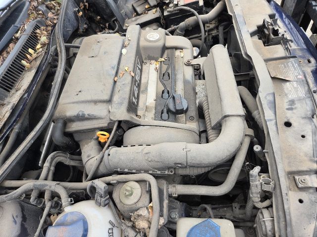 bontott VW GOLF IV Motor (Fűzött blokk hengerfejjel)