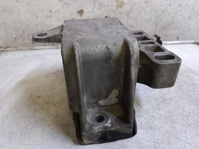 bontott VW GOLF IV Motor Tartó Bak Bal