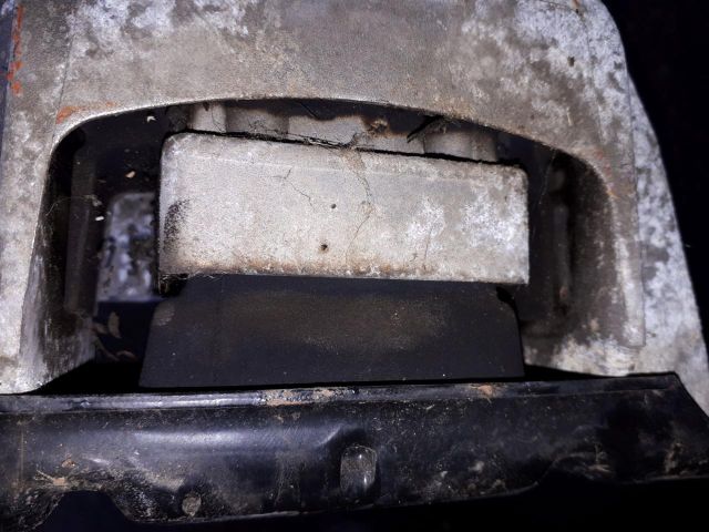 bontott VW GOLF IV Motor Tartó Bak Bal