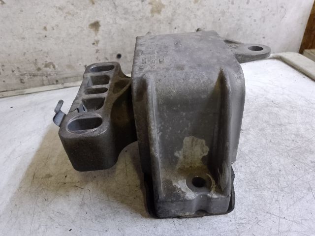 bontott VW GOLF IV Motor Tartó Bak Bal