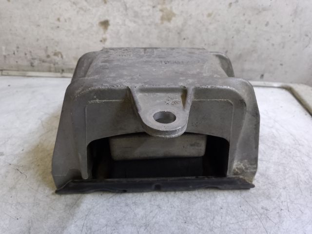 bontott VW GOLF IV Motor Tartó Bak Bal