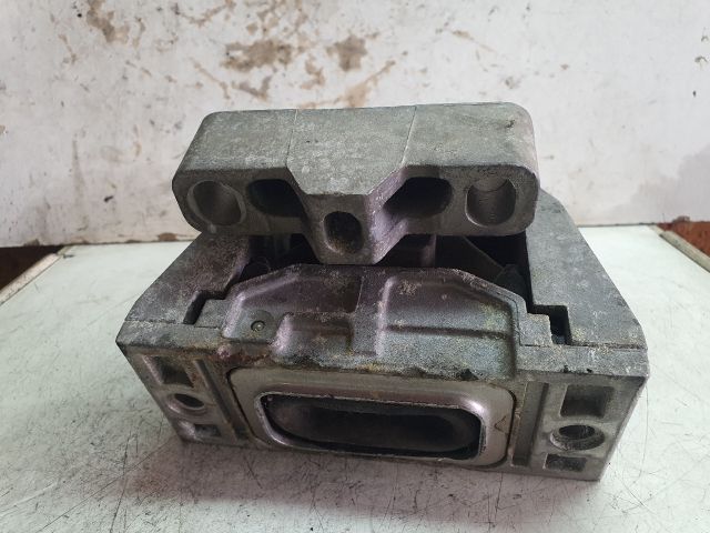 bontott VW GOLF IV Motor Tartó Bak (Fém)