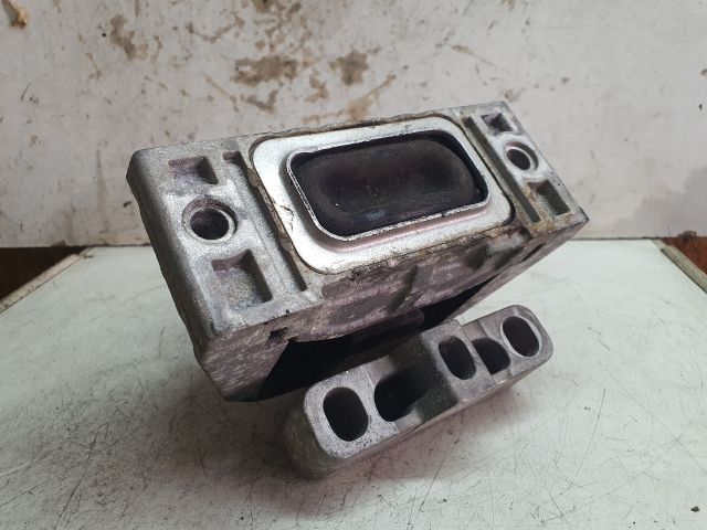 bontott VW GOLF IV Motor Tartó Bak (Fém)