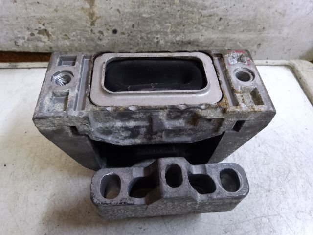 bontott VW GOLF IV Motor Tartó Bak (Fém)