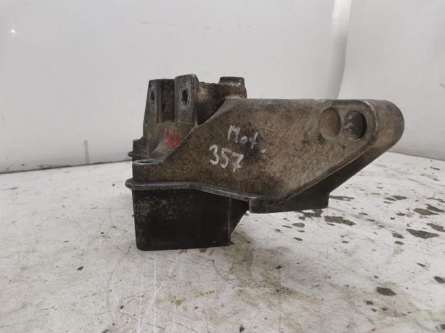 bontott VW GOLF IV Motor Tartó Bak (Fém)