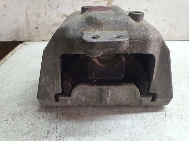 bontott VW GOLF IV Motor Tartó Bak (Fém)