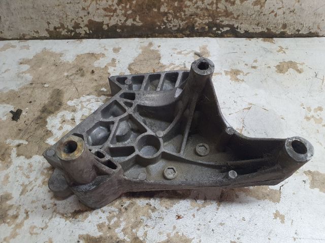 bontott VW GOLF IV Motor Tartó Bak (Fém)