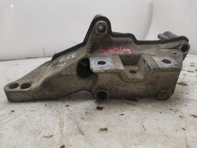 bontott VW GOLF IV Motor Tartó Bak (Fém)