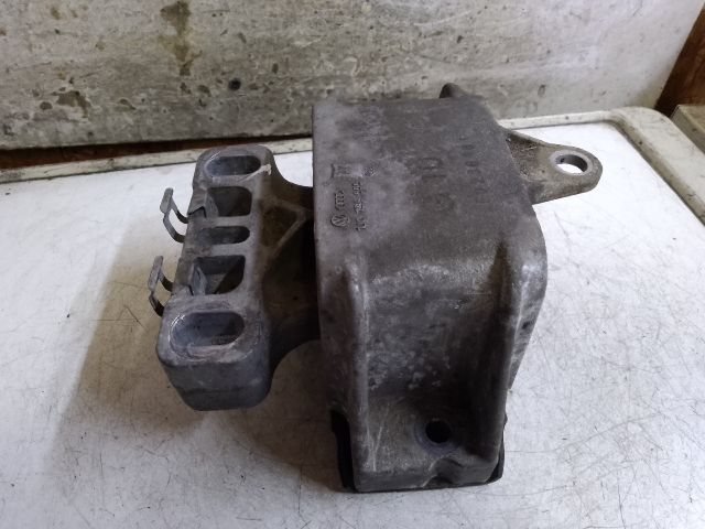 bontott VW GOLF IV Motor Tartó Bak (Fém)