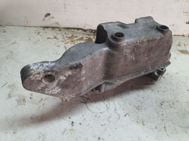 bontott VW GOLF IV Motor Tartó Bak (Fém)