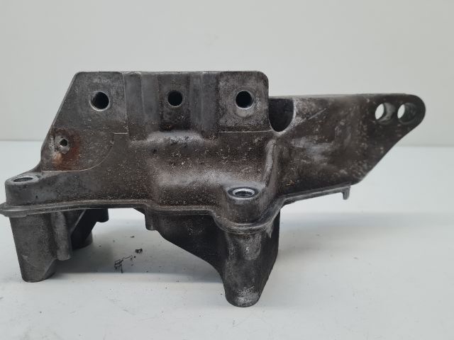 bontott VW GOLF IV Motor Tartó Bak (Fém)