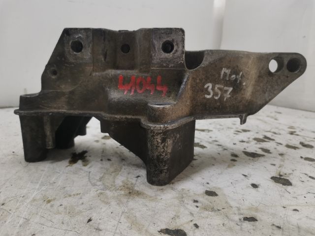 bontott VW GOLF IV Motor Tartó Bak (Fém)