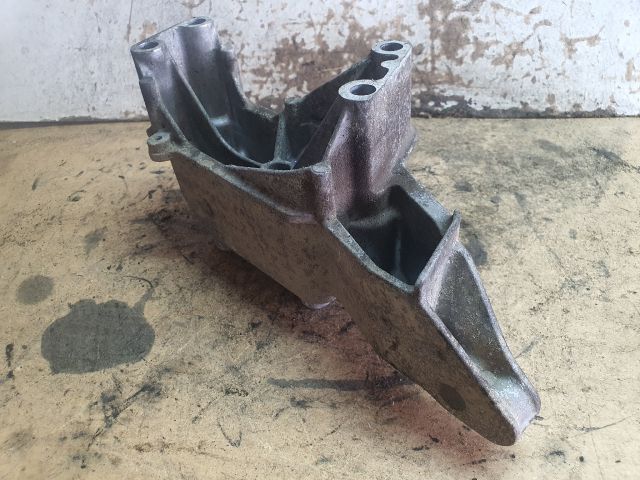 bontott VW GOLF IV Motor Tartó Bak (Fém)